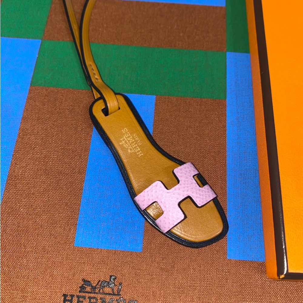 NEW HERMÈS ORAN NANO CHARM PINK - Picture 3 of 16